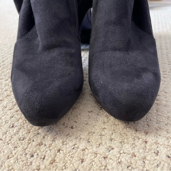 Tahari Danton Black Stretchy Faux Suede Boots Women Size 8 Knee High Soft career - Picture 3 of 12